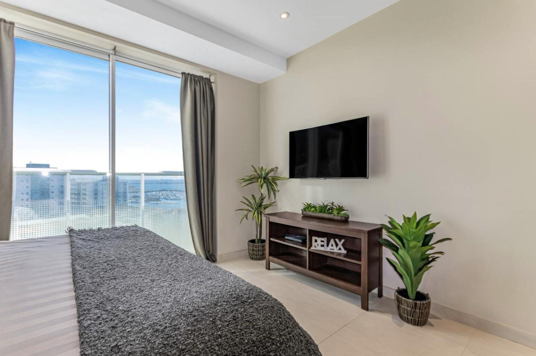 West One Studio Apartments Gibraltar Extérieur photo