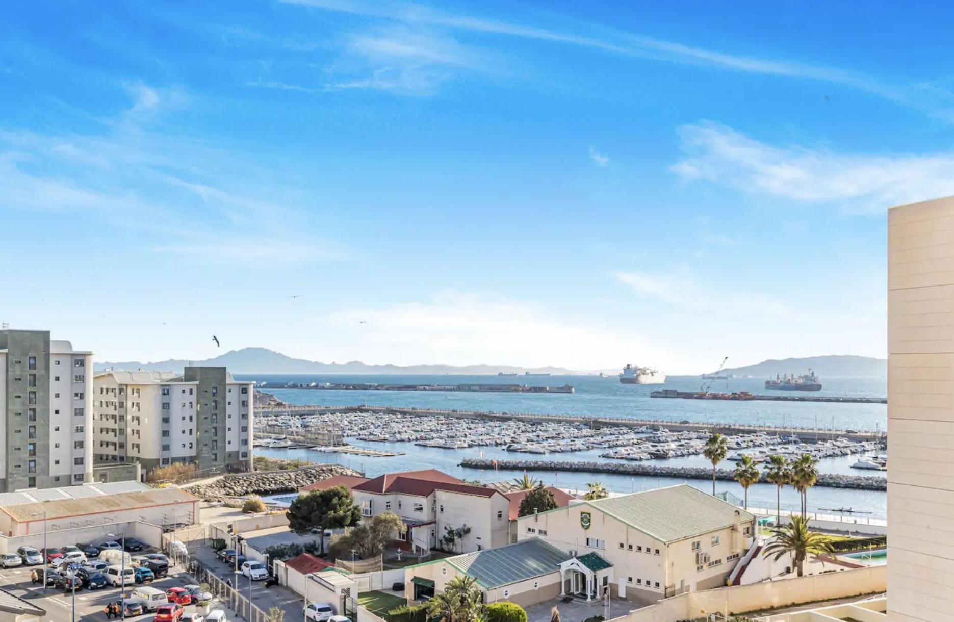 West One Studio Apartments Gibraltar Extérieur photo