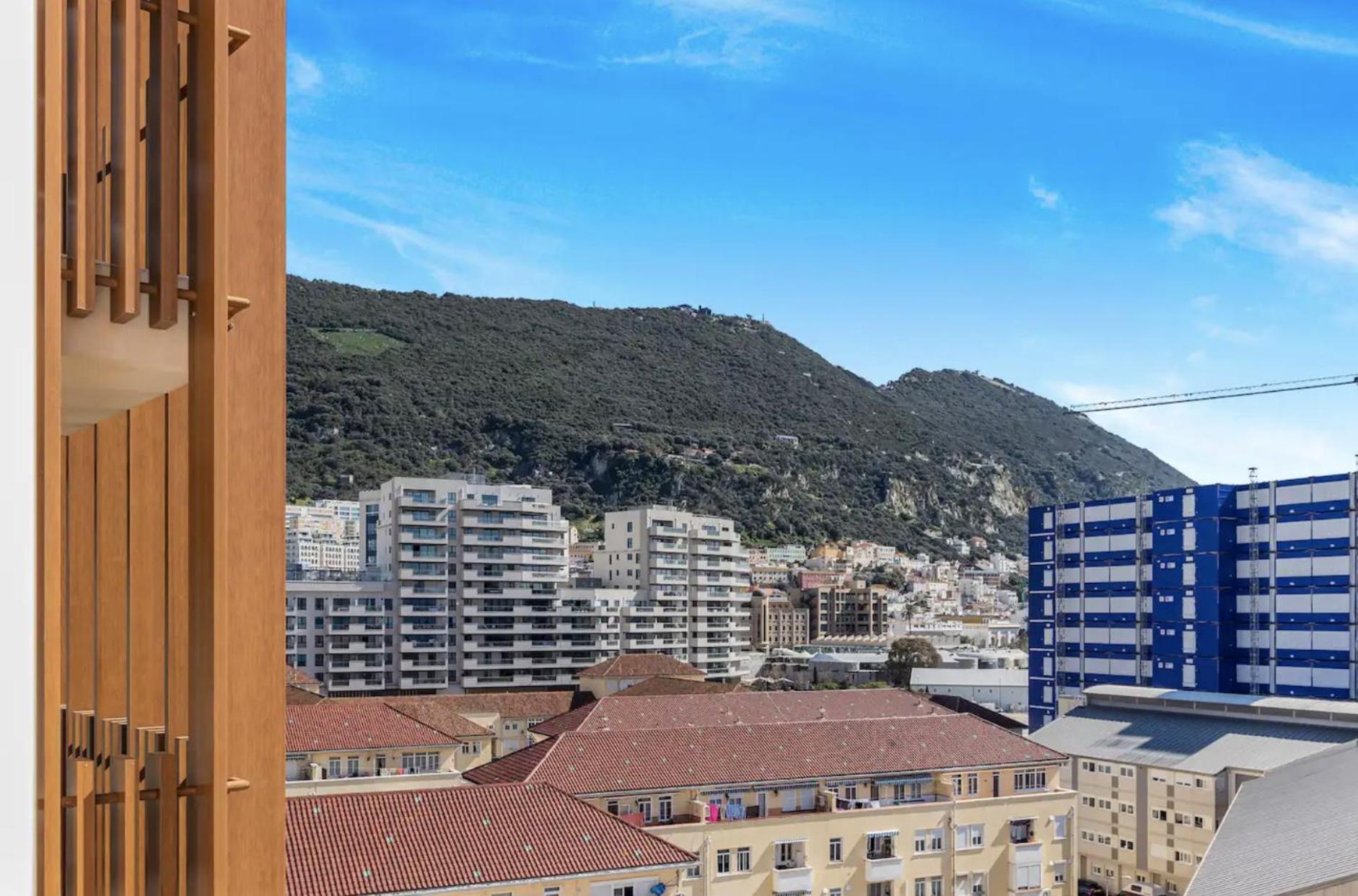 West One Studio Apartments Gibraltar Extérieur photo