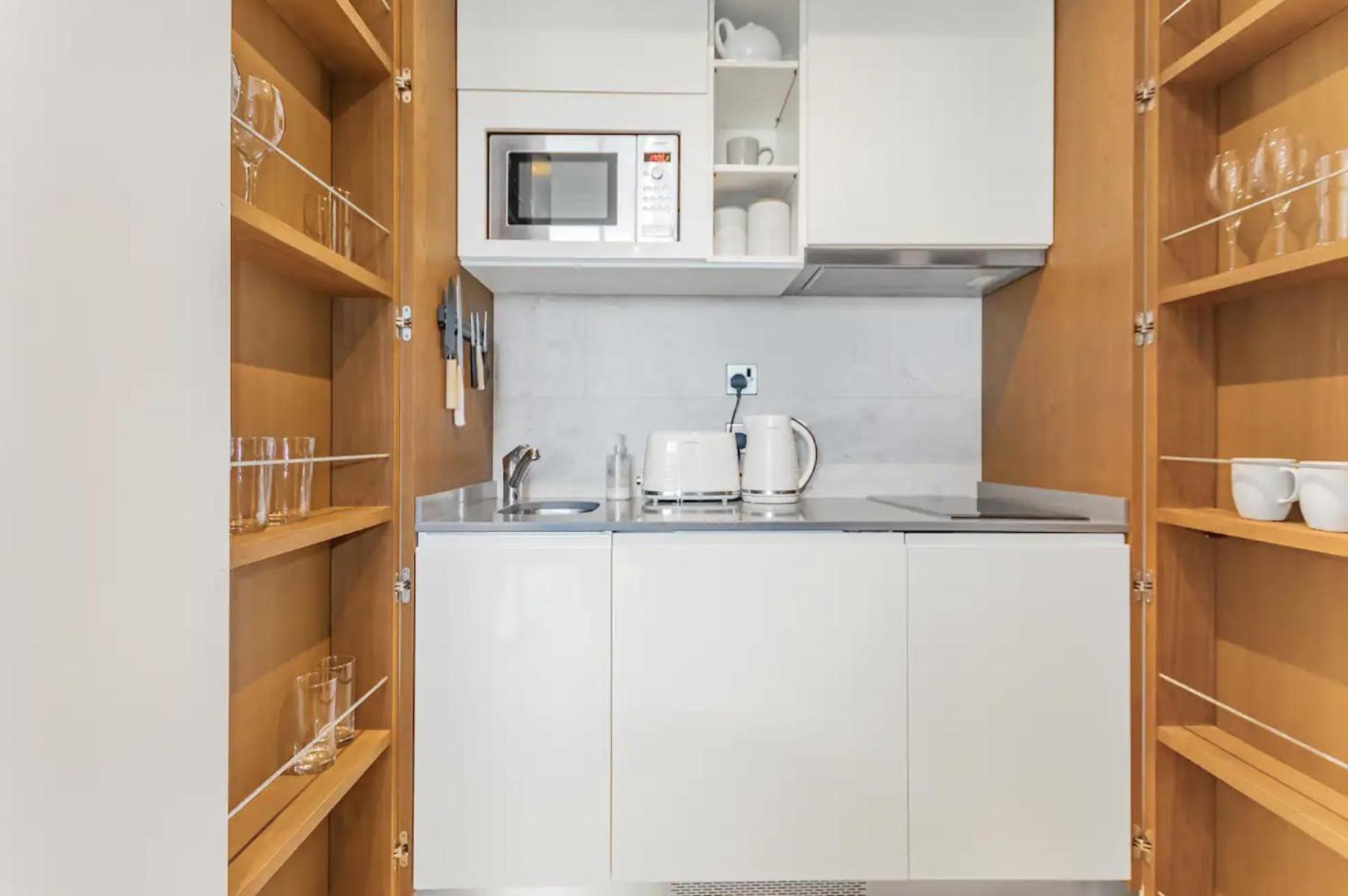 West One Studio Apartments Gibraltar Extérieur photo