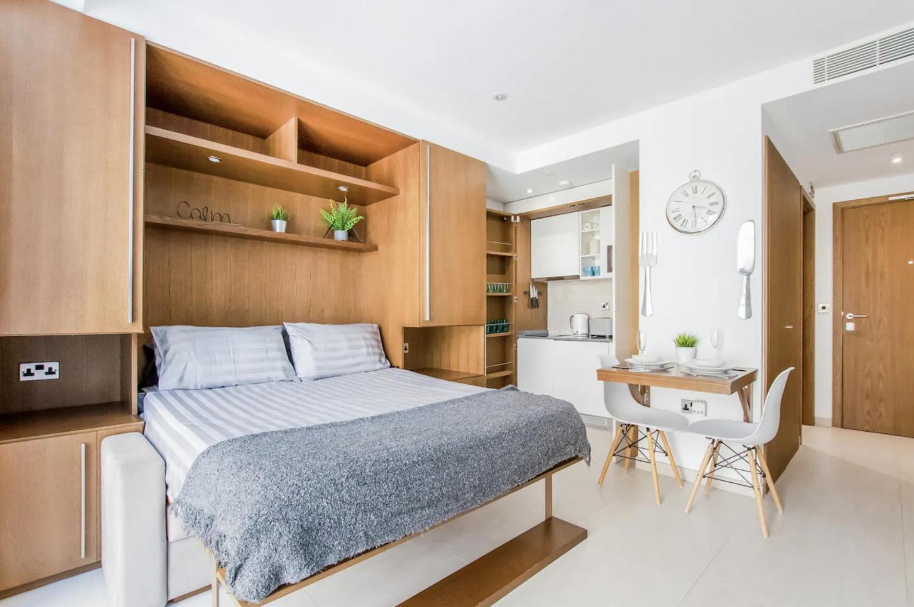 West One Studio Apartments Gibraltar Extérieur photo