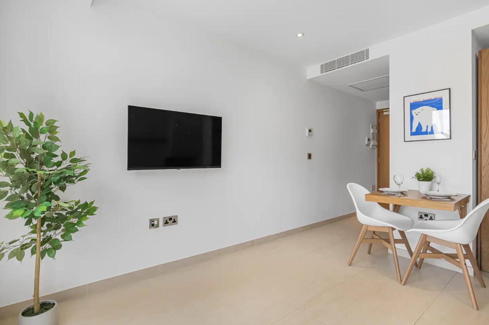 West One Studio Apartments Gibraltar Extérieur photo