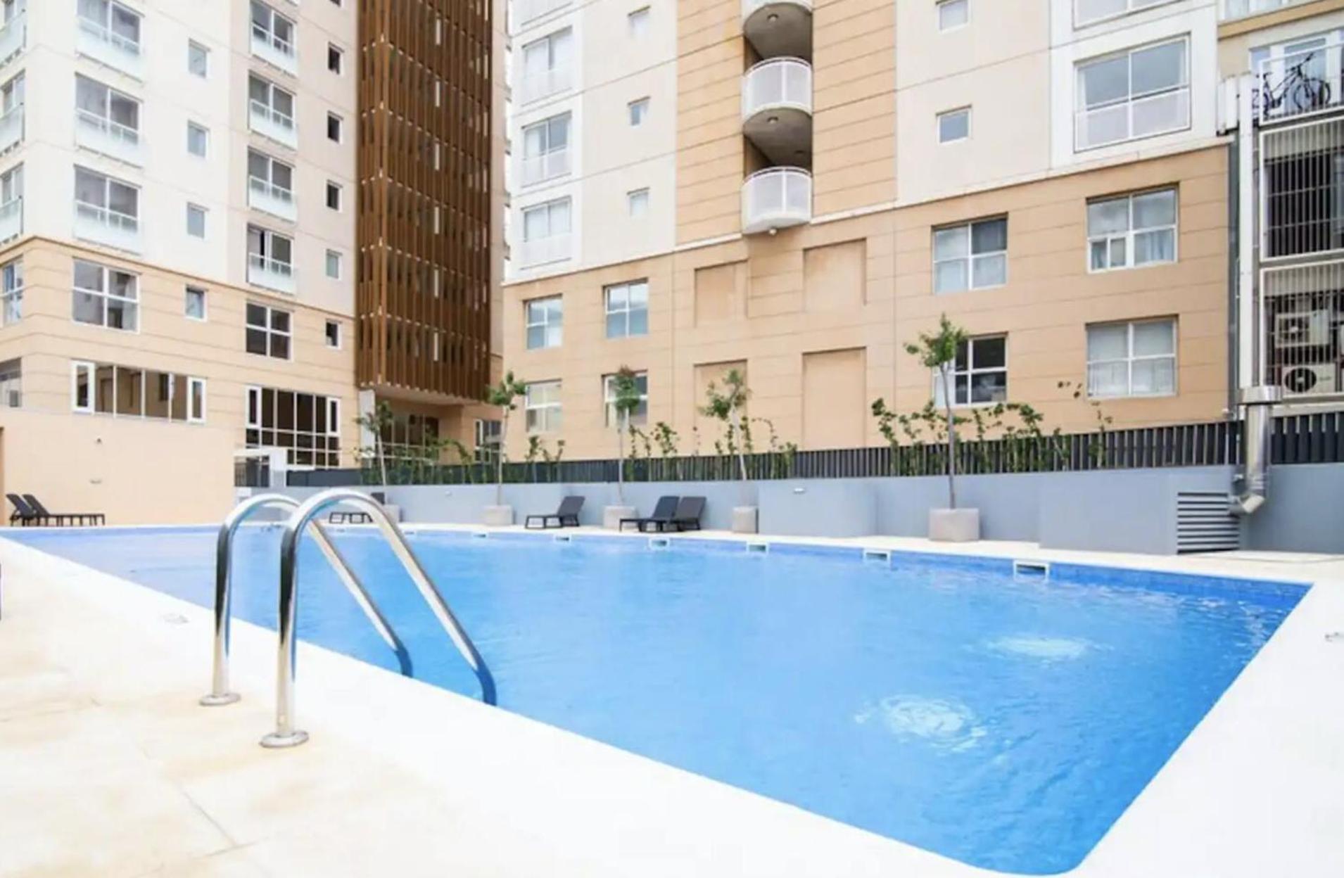 West One Studio Apartments Gibraltar Extérieur photo