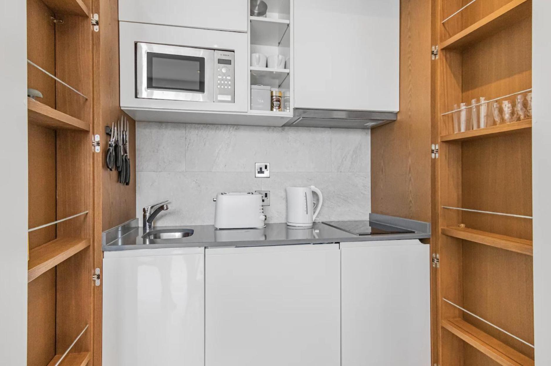 West One Studio Apartments Gibraltar Extérieur photo