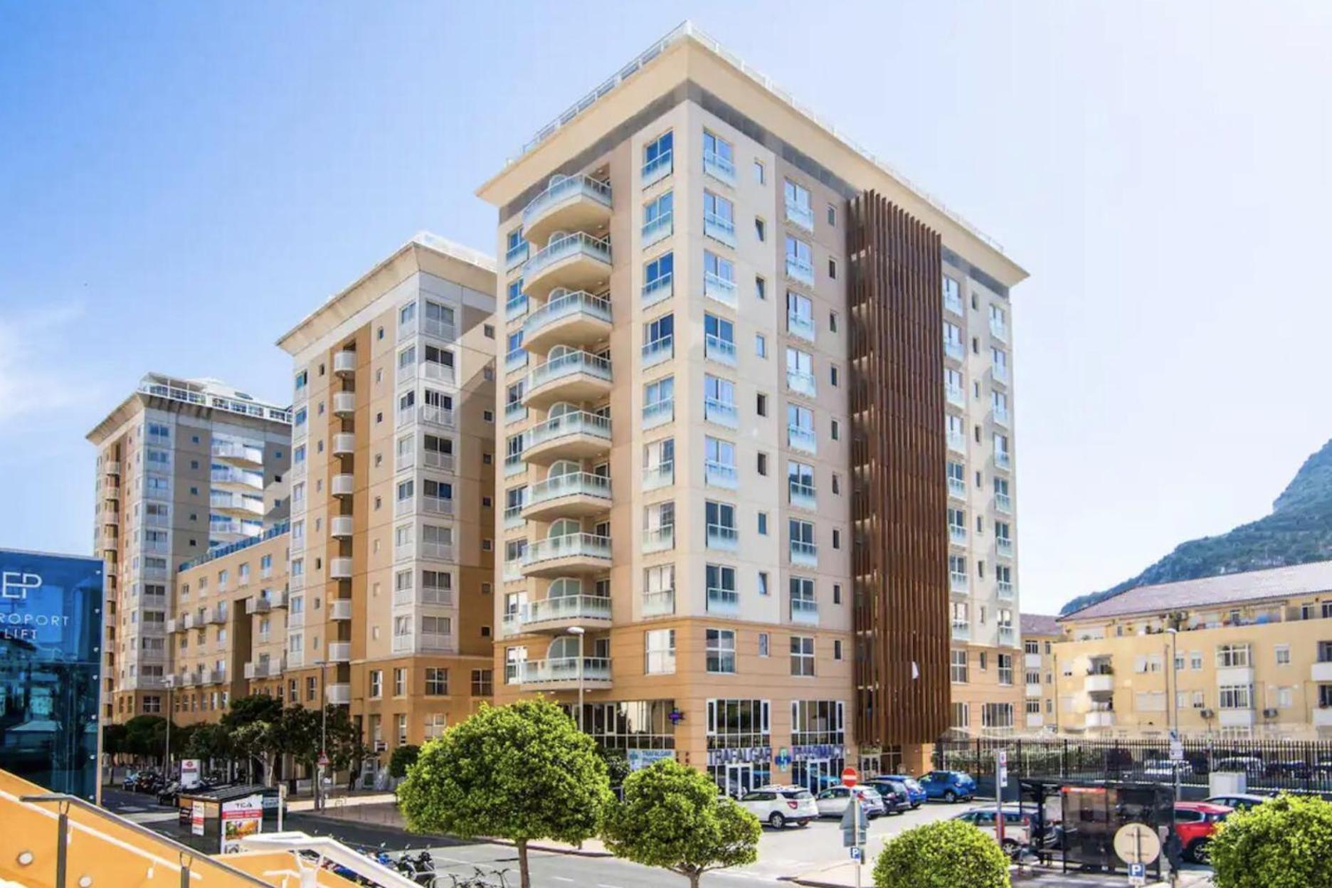 West One Studio Apartments Gibraltar Extérieur photo